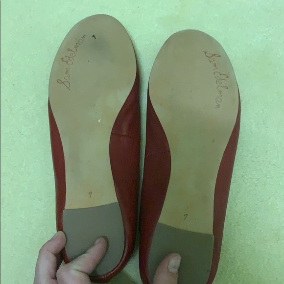 Barely worn red flats - Picture 3 of 3